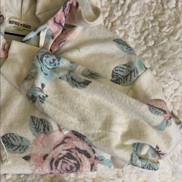 3/$20 Inspired Hearts Super Soft Cream & Pink Rose Floral Hooded Sweater L - Picture 5 of 5